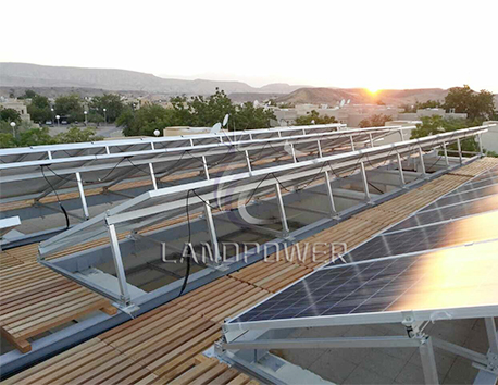 100 KW平屋根太陽電池アレイ　中東